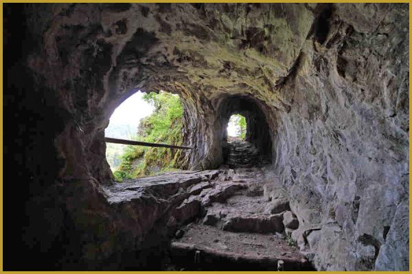 Château de Wildenstein: tunnel d'entrée, Tunnel du château …